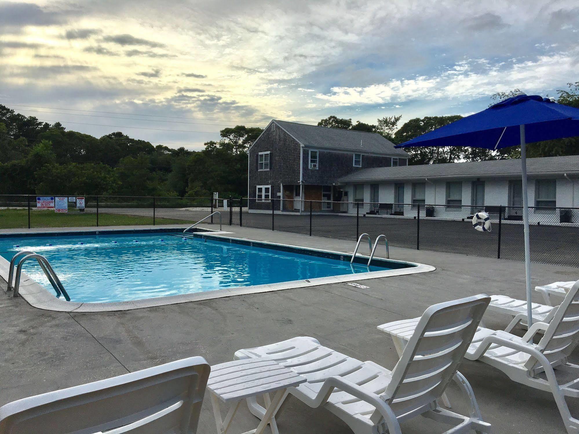 Kingfisher Lodging Dennis Bagian luar foto